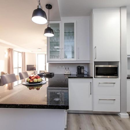Hibernian Towers 807, Beach Road, Странд Екстериор снимка