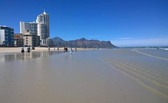 Hibernian Towers 807, Beach Road, Странд Екстериор снимка
