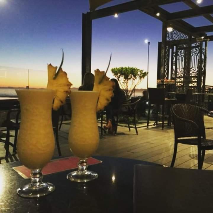 Hibernian Towers 807, Beach Road, Странд Екстериор снимка